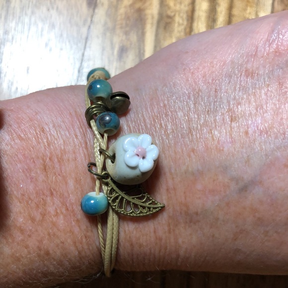 Jewelry - 3/$25 Green Bead with Flower and Leaf Charms on Rope Bracelet